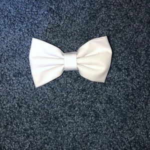white hair bow